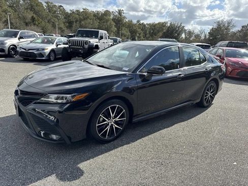 Used 2023 Toyota Camry SE image 5