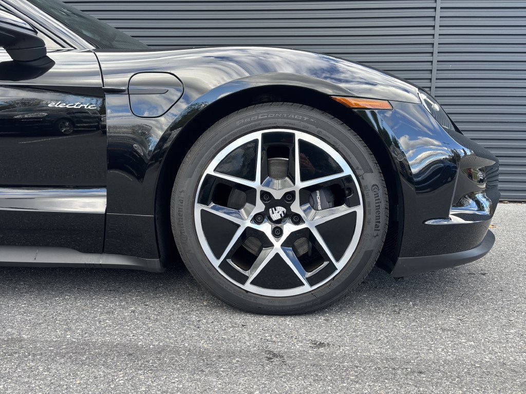 Certified 2025 Porsche Taycan w/ Premium Package RWD image 9
