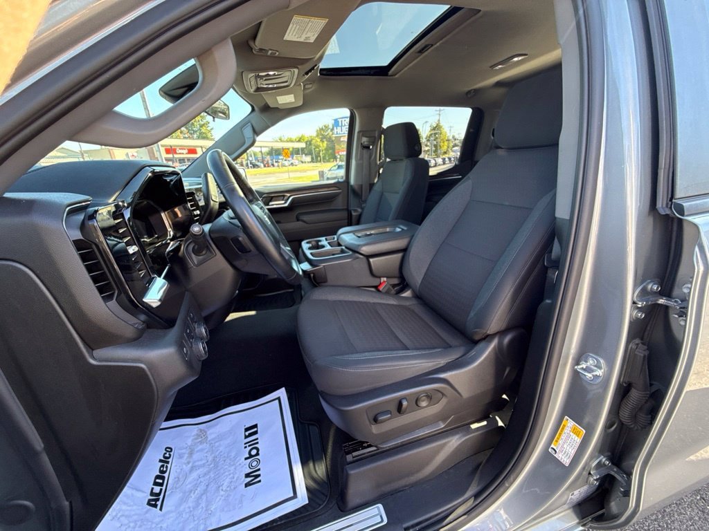 Used 2024 Chevrolet Silverado 1500 LT AWD/4WD image 19