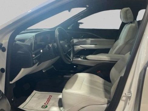 Used 2024 Cadillac Lyriq Luxury RWD image 16