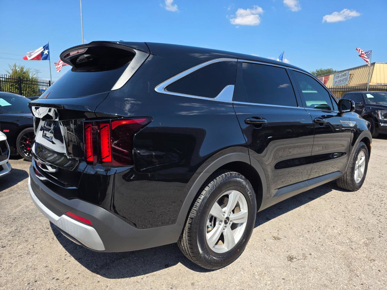 Used 2025 Kia Sorento LX FWD image 7