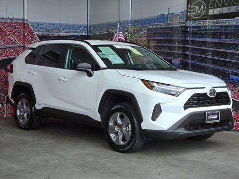 Certified 2025 Toyota RAV4 LE AWD/4WD image 1