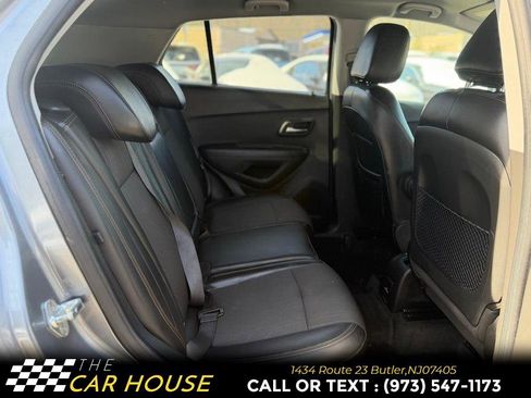 Used 2019 Chevrolet Trax LT w/ LT Convenience Package image 20