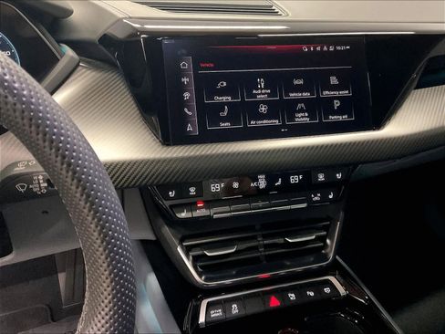 Used 2024 Audi e-tron GT Prestige image 9