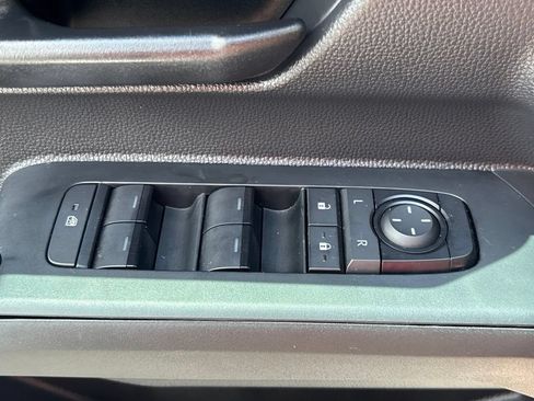 Used 2024 Toyota Tacoma SR RWD image 8