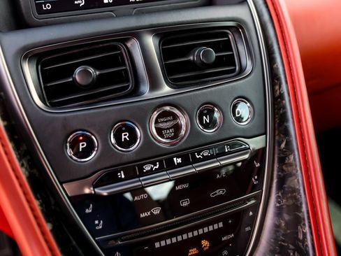 Used 2019 Aston Martin DBS Superleggera RWD image 18