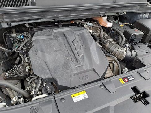 Used 2025 Kia Carnival image 32