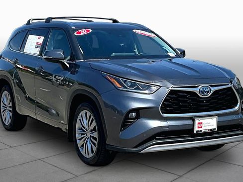 Certified 2020 Toyota Highlander Platinum AWD/4WD image 2