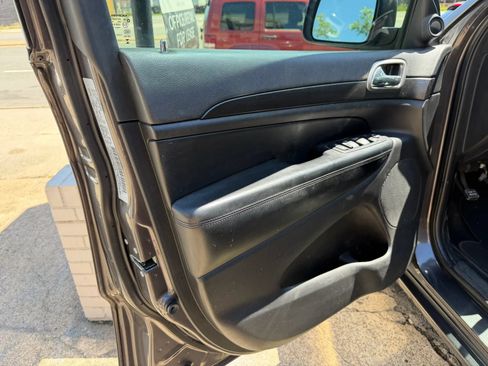 Used 2017 Jeep Grand Cherokee Altitude RWD image 20