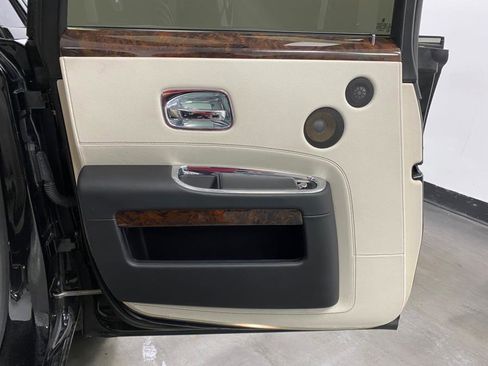 Used 2016 Rolls-Royce Ghost image 37