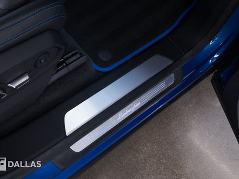 Used 2022 Lamborghini Urus AWD/4WD image 40