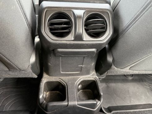 Used 2020 Jeep Wrangler Sport AWD/4WD image 14
