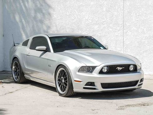 Used 2014 Ford Mustang GT Premium RWD image 3