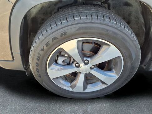 Used 2019 Jeep Cherokee Limited image 27