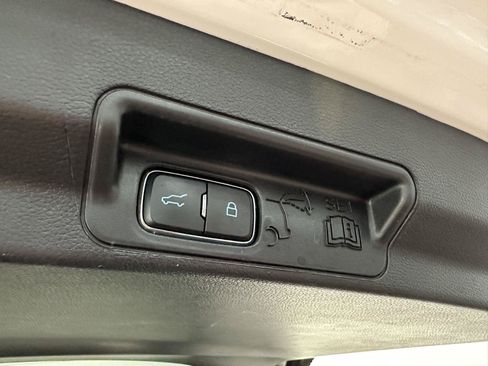 Used 2021 Ford Explorer XLT w/ Equipment Group 202A AWD/4WD image 32