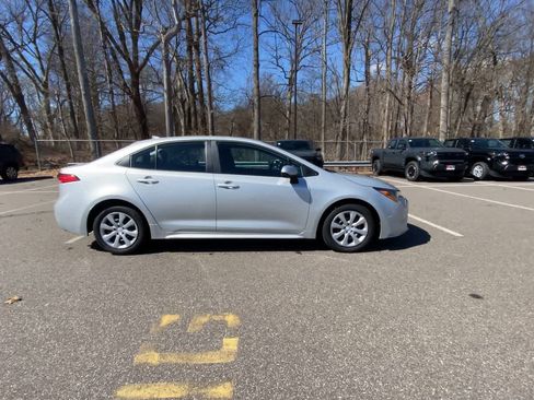 Used 2025 Toyota Corolla LE image 12
