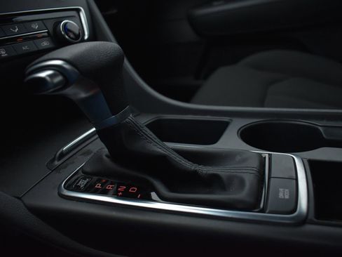 Used 2018 Kia Optima LX image 26