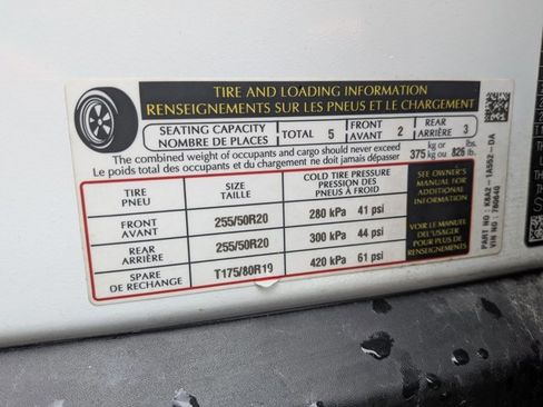 Used 2019 Land Rover Range Rover Velar R-Dynamic SE image 14