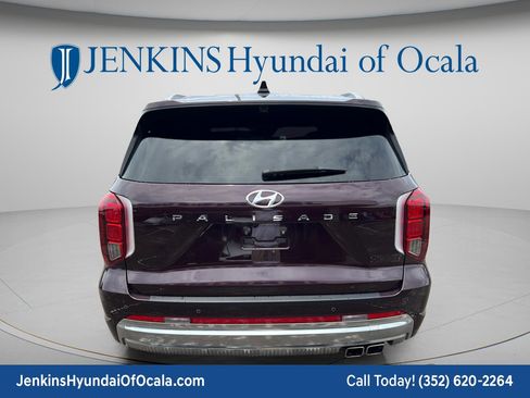Used 2023 Hyundai Palisade Calligraphy FWD image 4