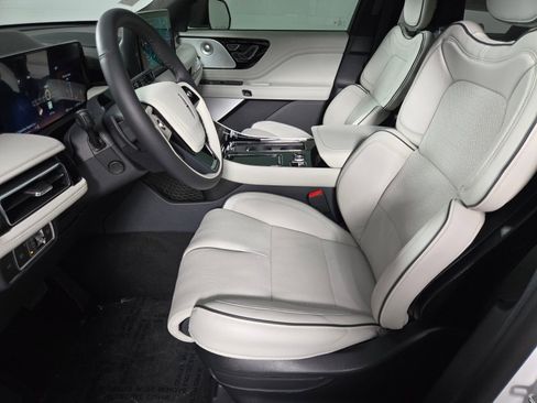 New 2026 Lincoln Aviator Black Label w/ Dynamic Handling Package AWD/4WD image 13