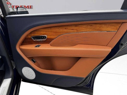 Used 2023 Bentley Bentayga Extended Wheelbase image 62