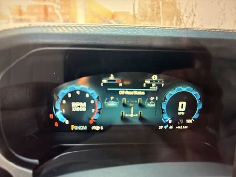 Used 2025 Ford Bronco Badlands image 16