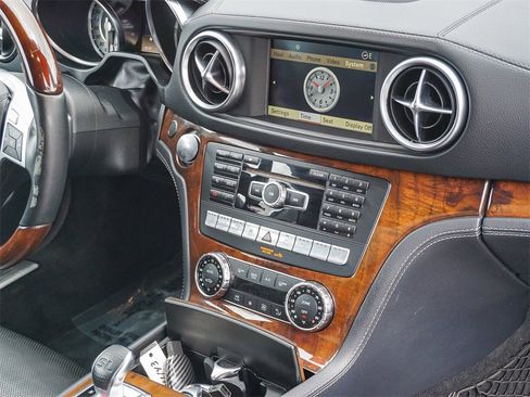 Used 2013 Mercedes-Benz SL 550 image 13