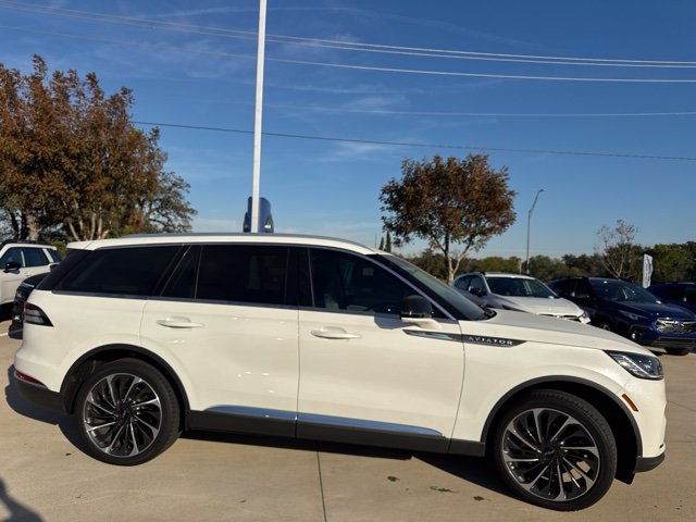 Used 2025 Lincoln Aviator Reserve w/ Equipment Group 201A AWD/4WD image 2