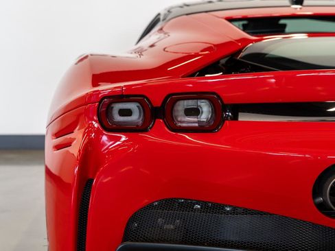Used 2022 Ferrari SF90 Stradale image 19