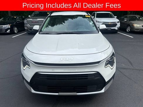 Used 2024 Kia Niro EX FWD image 11