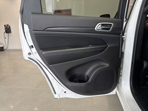 Used 2019 Jeep Grand Cherokee Altitude image 34