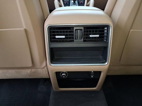Used 2022 Porsche Cayenne AWD/4WD image 25