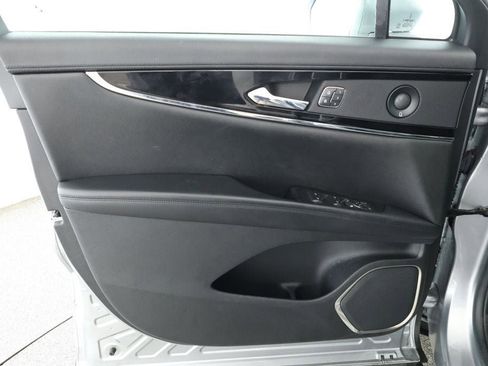 Used 2021 Lincoln Nautilus Reserve image 9