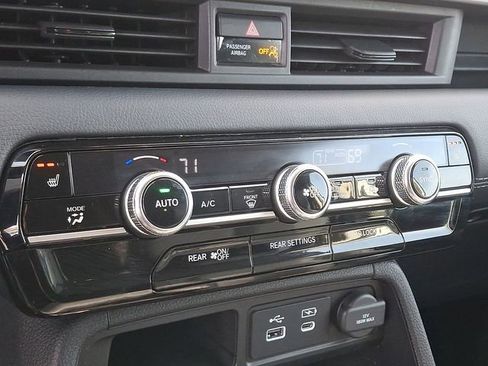 Used 2025 Honda Pilot EX-L image 17