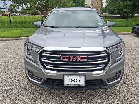 Used 2023 GMC Terrain SLT FWD image 2