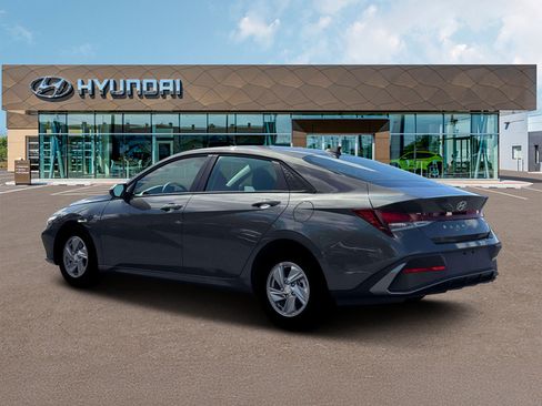 New 2026 Hyundai Elantra SE FWD image 4