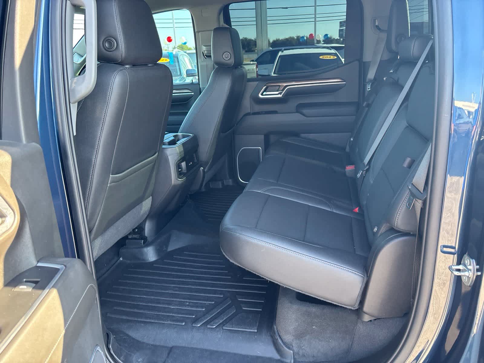 Used 2022 Chevrolet Silverado 1500 LT w/ Leather Package AWD/4WD image 16