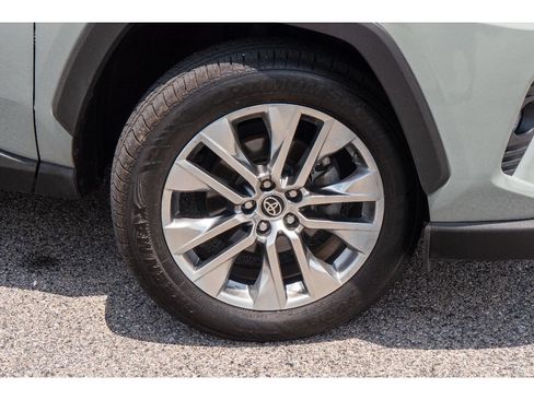 Used 2021 Toyota RAV4 XLE Premium AWD/4WD image 28