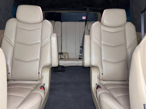 Used 2020 Cadillac Escalade Platinum AWD/4WD image 36