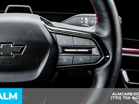 Used 2025 Chevrolet Traverse RS image 32