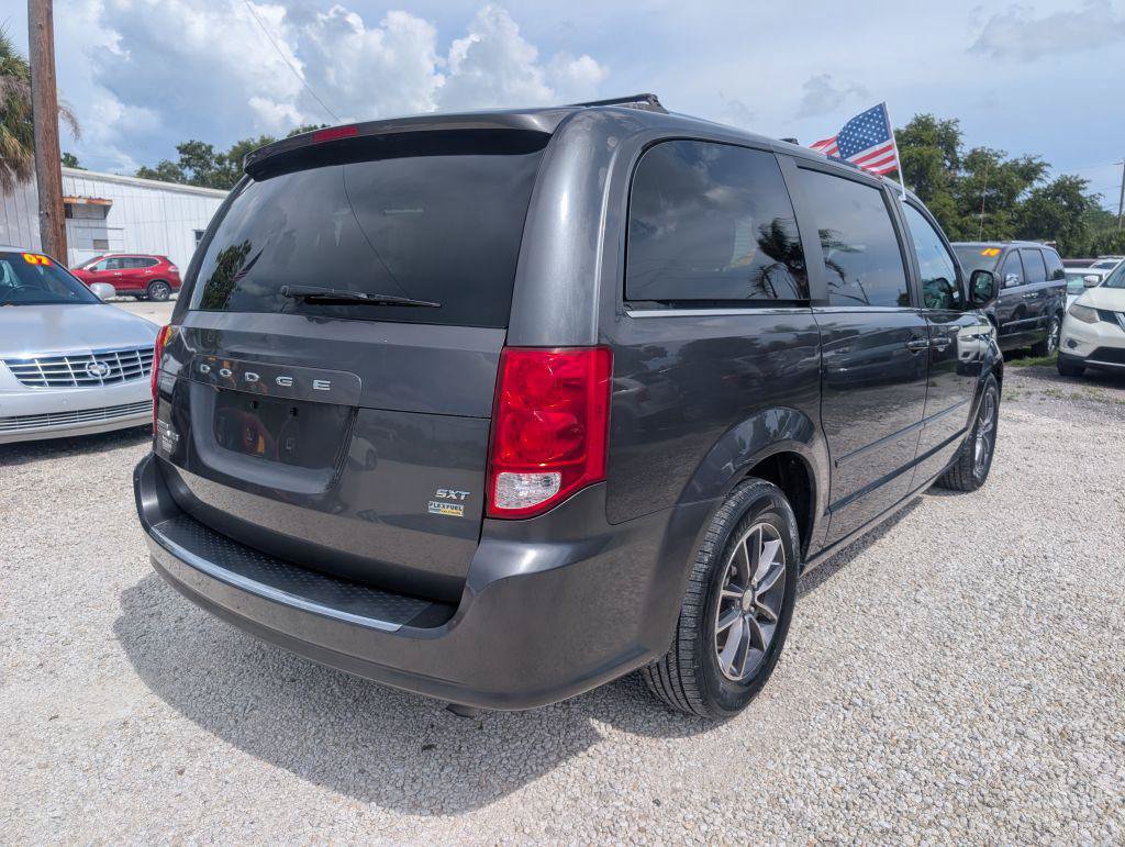 Used 2017 Dodge Grand Caravan SXT FWD image 7