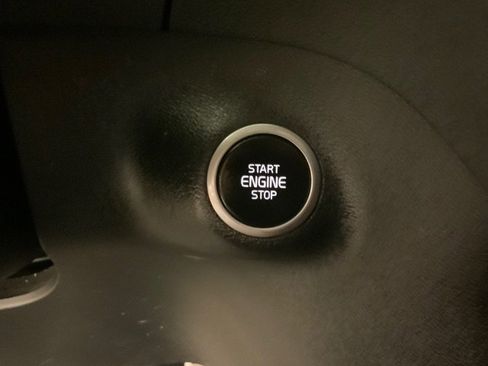 Used 2020 Volvo XC40 T5 R-Design image 18