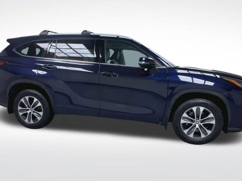 Used 2022 Toyota Highlander XLE AWD/4WD image 26