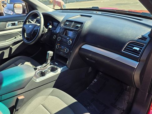 Used 2017 Ford Explorer XLT image 9