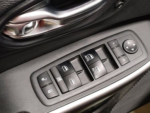 Used 2019 Jeep Cherokee Limited w/ Technology Group AWD/4WD image 27