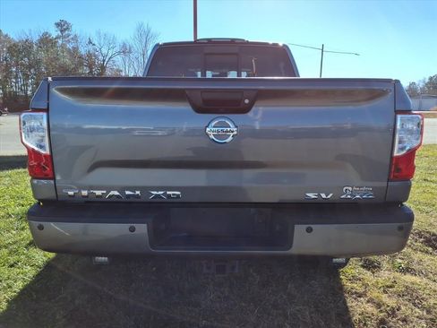 Used 2017 Nissan Titan SV image 5