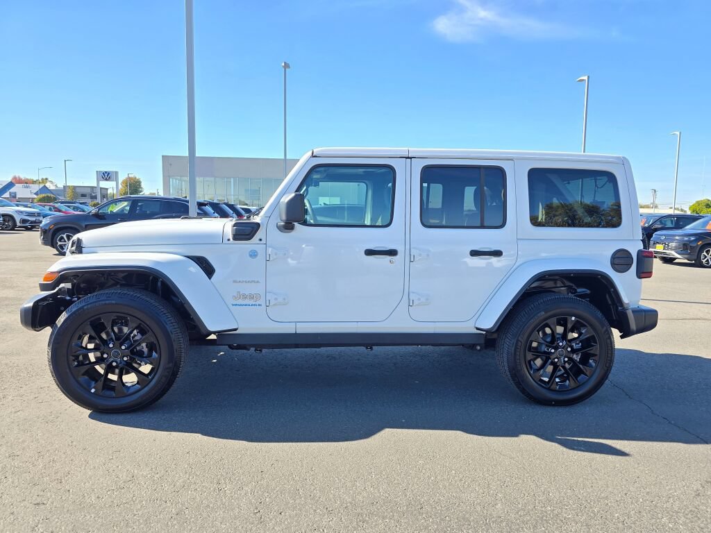 Used 2024 Jeep Wrangler Unlimited Sahara AWD/4WD image 3