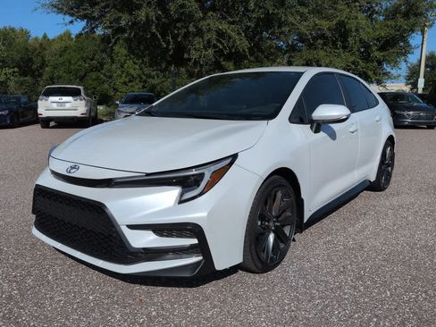 Used 2026 Toyota Corolla SE FWD image 2