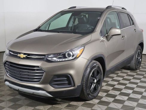 Used 2020 Chevrolet Trax LT w/ Driver Confidence Package FWD image 5
