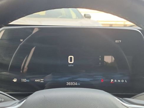 Used 2025 Chevrolet Equinox LT AWD/4WD image 16